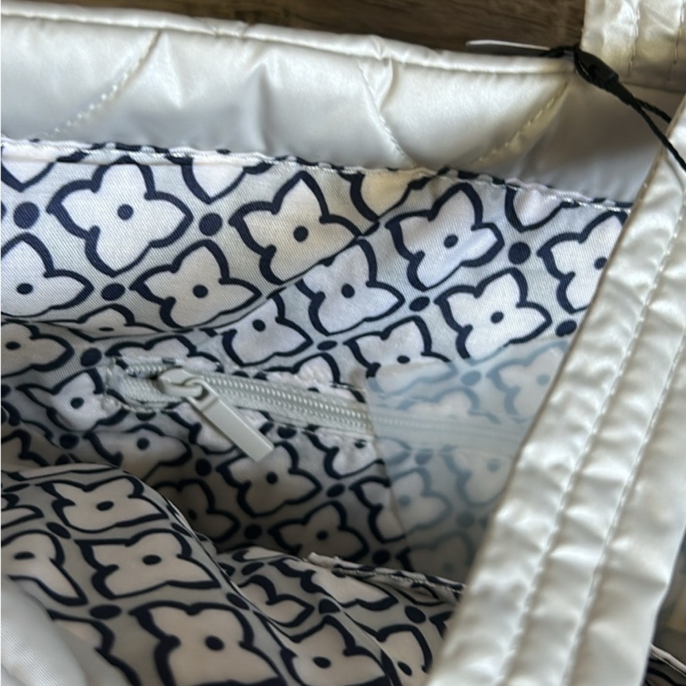 NWT VERA BRADLEY Quilted Tote Bag - Picture 3 of 4